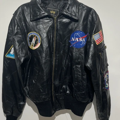 Chaqueta de bombardero Alpha Industries de cuero negra para hombre transbordador espacial NASA mediana Foto 1 de 4