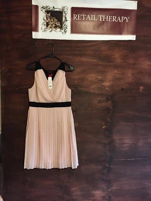 Nuevo con etiquetas Hermoso Vestido Elle Rosa Claro 10 Foto 1 de 4