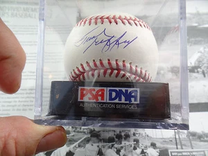 Frank Gifford  signed PSA/DNA MINT 9 AUTO CUBE SEALED BASEBALL AUTO AUTOGRAPHED  - Picture 1 of 5
