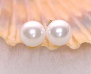 Pendientes redondos de perlas naturales de agua salada AAA para mujer con tachuelas de oro liso de 14 K - Imagen 1 de 4