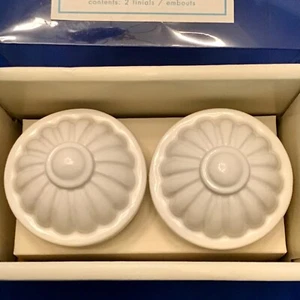 Pottery Barn Kids White Fluted Finials embouts 2pc Set Neutral Bedroom Nursery - Picture 1 of 7