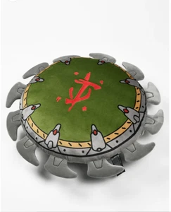 DOOM: La Edad Oscura Escudo Almohada Peluche Nuevo - Imagen 1 de 5