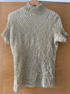 Issey Miyake  Textured High neck Top  Short Sleeves Size 5 - Image 1 of 4