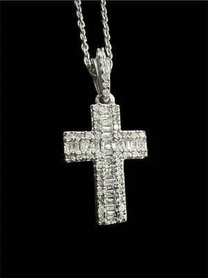 "Collar cruz de diamantes de plata de ley de 20"" firmado por el diseñador" Foto 1 de 4