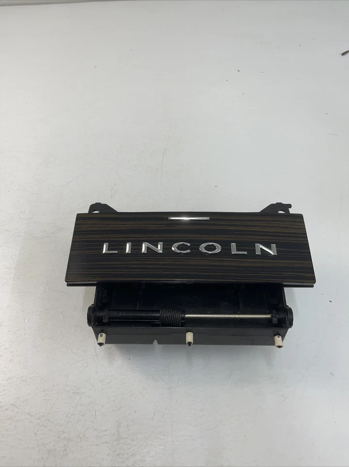 Открытый нажимной поддон для пепельницы для приборной панели 04–08 Ford Lincoln Mark LT с отделкой под дерево зерно - Изображение 1 из 4