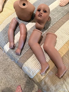 Vintage Porzellan schwarzer Puppenkopf Torso Beine und Arme - Bild 1 von 4