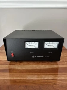ASTRON RS-35M 35 AMP METERED POWER SUPPLY Very Clean, Works Great - Zdjęcie 1 z 5