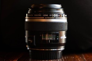 Canon EF-S 60mm macro lens f/2.8 AF/MF USM Lens