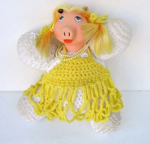 Vintage handmade yellow white Crochet pig tail Miss Piggy - Picture 1 of 3