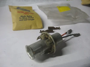VINTAGE 1970's AMC RAMBLER TAILLIGHT LAMP SOCKET AMC 4485951 NOS - Foto 1 di 3