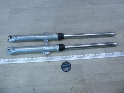 1974 Yamaha DT125 Enduro Y20894) conjunto de suspensões de garfos dianteiros esquerdo e direito  - Imagem 1 de 4