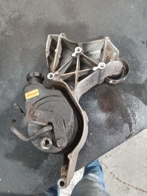 Bomba de direção hidráulica compatível com 98-99 03-06 SUBURBAN 2500 823557 - Imagem 1 de 4