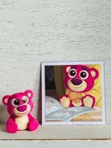 Disney Doorables Serie 13 Remember When Young Lotso Karte enthalten - Bild 1 von 1