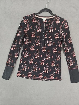 Camisa Sundance Pequeña Térmica Henley Cottagecore Negra Rosa Floral Manga Larga  Foto 1 de 4