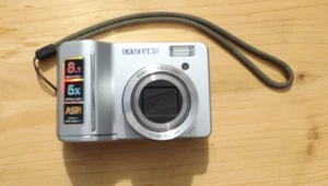 Samsung S850 8.1MP Compact Digital Camera, silbern, teildefekt - Bild 1 von 3