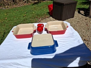 Juego 3 Cazuela para Hornear LeCreuset Pequeña 6X6 2 Roja 1 Azul + Sal Ombre Extra  - Imagen 1 de 17