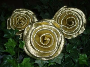 30 x große Krepprosen gold Goldhochzeit Jubiläum Deko Hochzeit Blumen Geburtstag - Bild 1 von 2