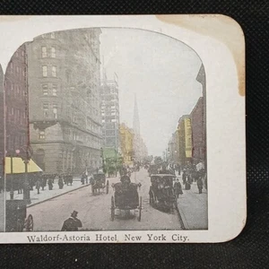 Vintage Stereoview Waldorf- Astoria New York City N.Y. Tinted Horse & Carriages - Bild 1 von 3