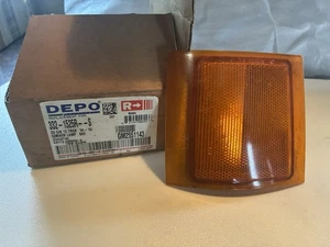 1994-2002 Chevy, GMC passenger (right ) side marker lamp - Picture 1 of 2