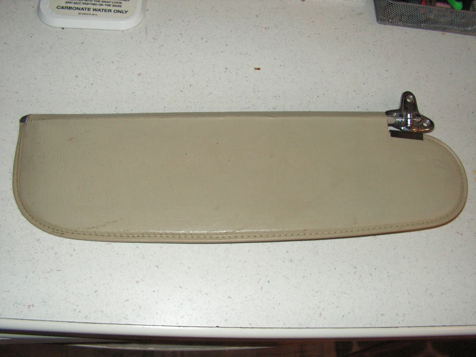 Soporte para parasol GM estampado 4157135 puede adaptarse a 55 57 Buick Chevy modelo oldsmobile Foto 1 de 4