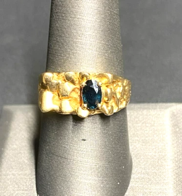 MEN'S 14K YELLOW GOLD AND BLUE SPINEL NUGGET DESIGN PINKY RING SIZE 8.5 - Image 1 of 4