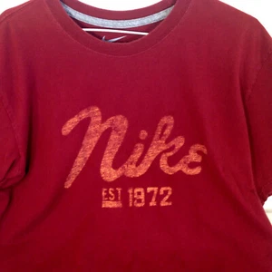 Nike Sportswear Regular Fit Red T-Shirt Short Sleeve Adult Size L - Picture 1 of 11