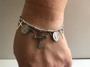 PULSERA LARIAT CON DIJE DE CRUZ Y MEDALLÓN / PLATA DE LEY 925 / 9"" AJUSTABLE - Imagen 1 de 6