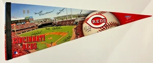 Cincinnati Reds GABP Stadium Wimpel: signiert von Marty Brennaman & anderen - Bild 1 von 7
