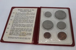 1969 AUSTRALIAN UNC 6 COIN SET - 1c to 50c - RED FOLDER - SCARCE - FREE AU POST - Bild 1 von 3