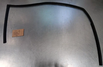 SATURN L100 2001 2002 PASAJERO VENTANA DELANTERA DERECHA CANAL TIRA 24419429 4R Foto 1 de 4