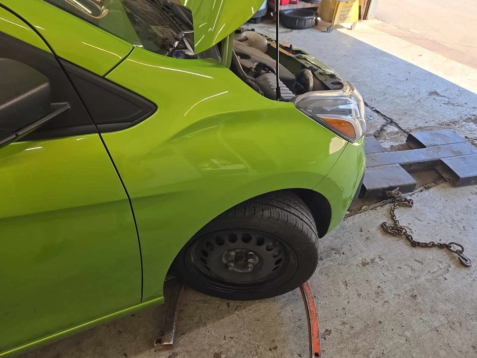 Fender CHEVY SPARK Right 16 17 18 19 20 21 22 - Image 1 of 1