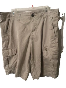 Pantalones cortos Urban Pipeline para hombre talla 38 caqui golpeados a la rodilla 11” - Imagen 1 de 7