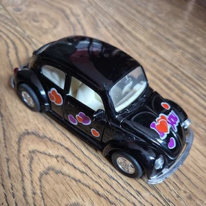 WELLY 1/36 CLASSIC VOLKSWAGEN KAFER BEETLE BLACK 'I LOVE YOU' DIECAST MODEL CAR - Picture 1 of 4