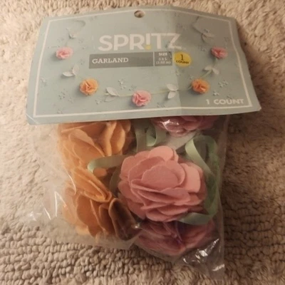 Guirnalda de flores reutilizable Spritz - 5 pies de largo - decoración de fiesta - flores NUEVO Foto 1 de 4