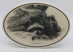 Don Northcutt Scrimshaw Waschbär Stein Bild/Plakette 5,5"×3,75" - Bild 1 von 12