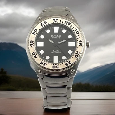 OMAX CRYSTL SILVER BRACELET BLACK DIAL SCREW BACK CASE MEN"S WATCH DBA365 - Image 1 of 4