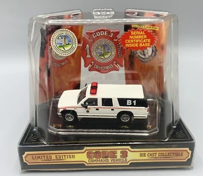 Nuevo Código 3 Die Cast Departamento de Bomberos Virginia Beach Departamento de Bomberos B1 Surburban Foto 1 de 4
