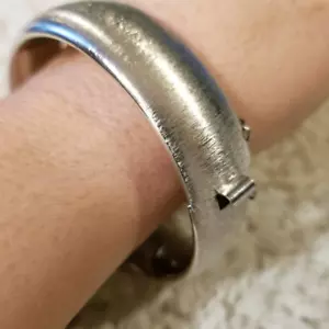 Vintage Brushed Silver Hinged Bangle Bracelet - Picture 1 of 9