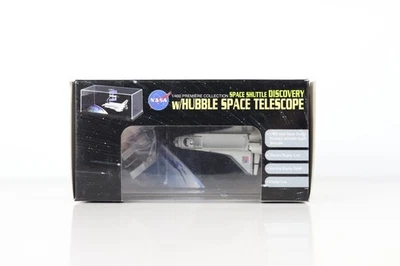 Dragon Wings 56259-03 1:400 Scale NASA Space Shuttle Discovery w/Hubble Space - Image 1 of 4