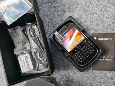 Unlocked Original BlackBerry Bold Touch 9900 Mobile Phone 8GB 3G 5MP Smartphone - Image 1 of 4
