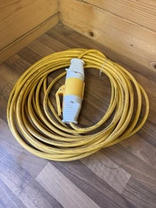 110V AMARILLO EXTENSIÓN CABLE SITIO LUCES ELÉCTRICAS HERRAMIENTAS ENCHUFE ENCHUFE - Imagen 1 de 2