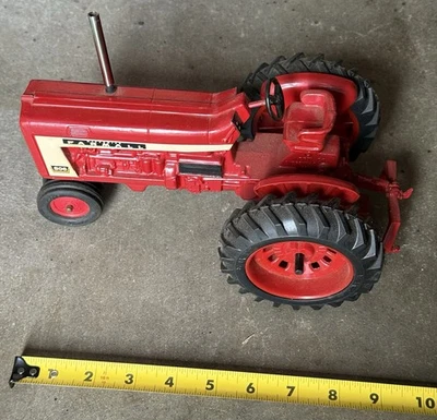 1/16 Farmall 806 Die Cast Ertl Tractor VK - Image 1 of 4