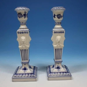 Royal Copenhagen Denmark blau geriffelter Löwenkopf Neoklassizist - Paar Kerzenständer - Bild 1 von 5