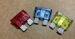 PAQUETE FUSIBLES CUCHILLA ESTÁNDAR AMP 10, 15, 20 - Imagen 1 de 2