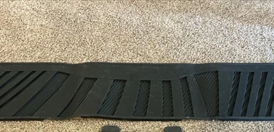 Chrysler Pacifica Voyager 2017-2023 3ª fila solo alfombrilla negra OEM 82214515 Foto 1 de 4