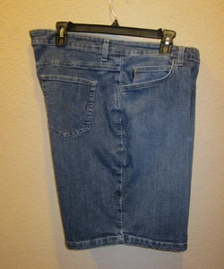Women's Lee Relaxed Fit Blue Jean Shorts Mid Rise Shorts Size 20W - Picture 1 of 21