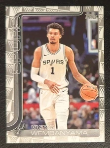 Baloncesto Topps 2025-26 Victor Wembanyama temporada punta paralelo #195 - Imagen 1 de 2