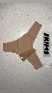 NWT Skims fits everybody dipped front thong size M color : mica - Picture 1 of 2