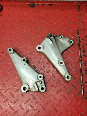 Suportes traseiros para pés de passageiro Honda CB400T 1978 - Imagem 1 de 2