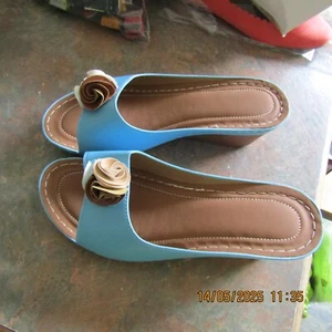 Size 11 Unbranded Slides Blue & Beige New - Picture 1 of 12